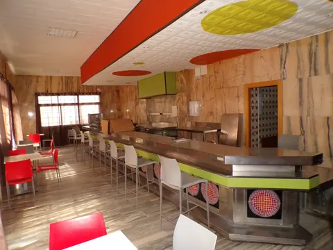 Local comercial en alquiler en Pinos Puente — foto 2 de 13