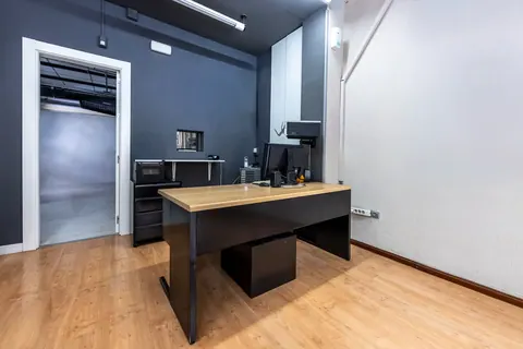 Local comercial en venta en Granada — foto 9 de 21