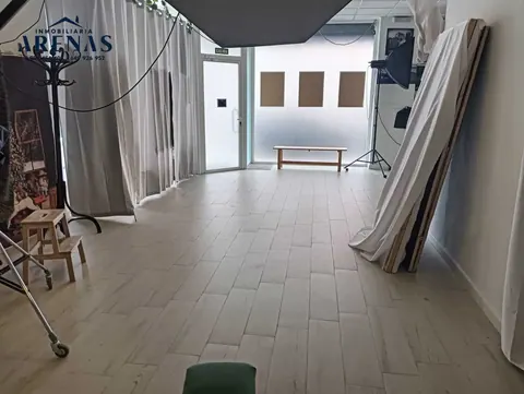 Local comercial en venta en Pinos Puente — foto 2 de 7
