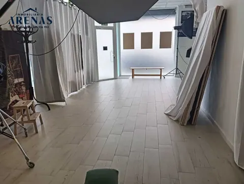 Local comercial en venta en Pinos Puente — foto 3 de 7