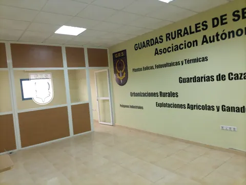 Local comercial en venta en Sierra Elvira — foto 2 de 12