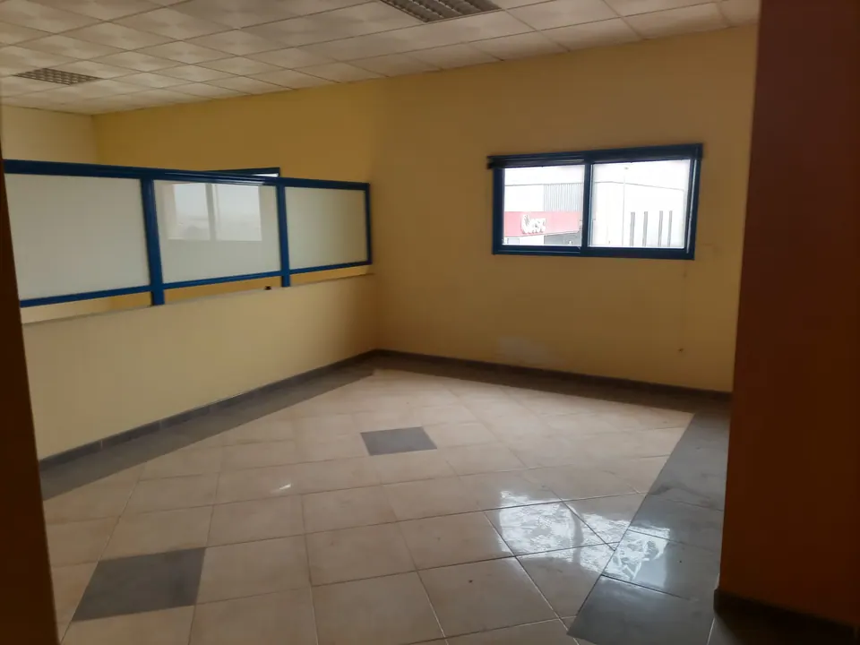 Local comercial en venta en Sierra Elvira — foto 3 de 12